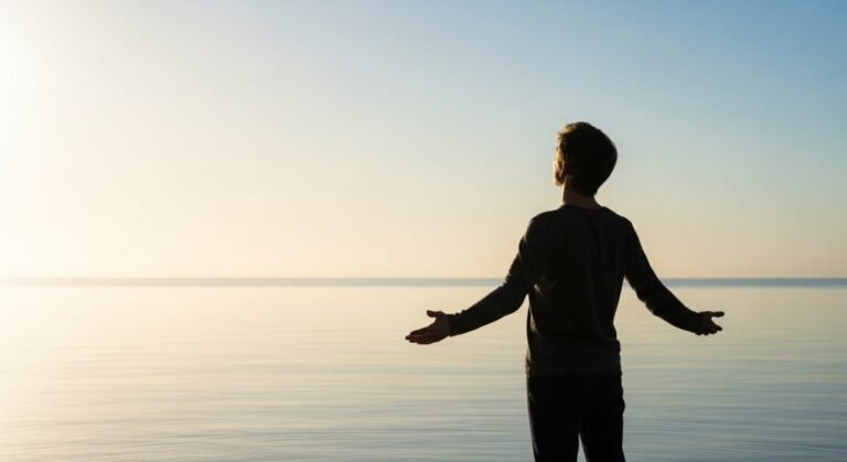 Pessoa em silhueta em paisagem serena, simbolizando elevar autoestima.